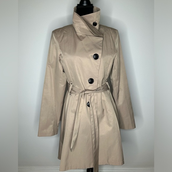 Elegant design coat - Picture 9 of 14